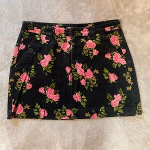 Wild Fable Black with Pink Flowers Corduroy Mini Skirt - 6 (Medium)